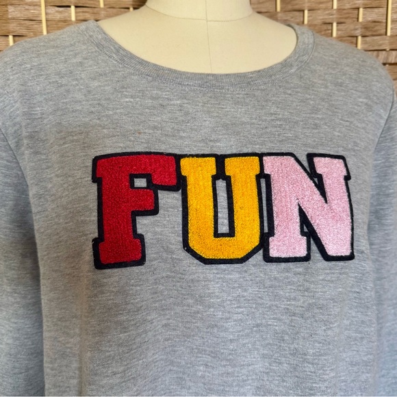 Heather gray Rebellious One cropped sweatshirt JUNIORS L-XL - Picture 2 of 12